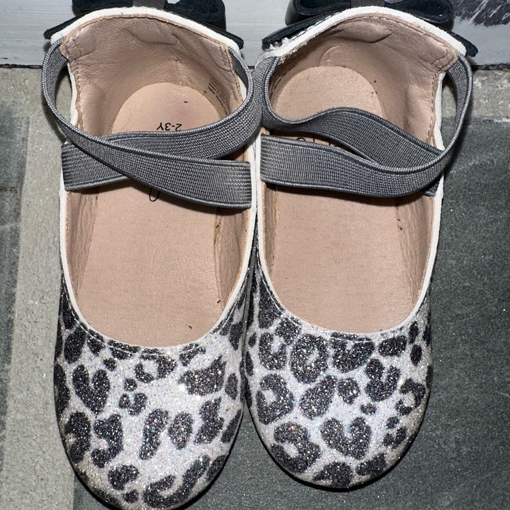 Monkey Feet Glitter Gray Leopard Print Stylish Leather Strap & Bow Slide’s - Picture 4 of 9
